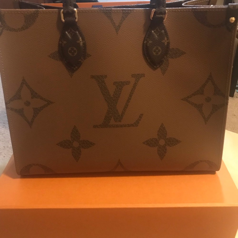 💕SOLD-Louis Vuitton Reverse Monogram Onthego MM - Picture 2 of 16